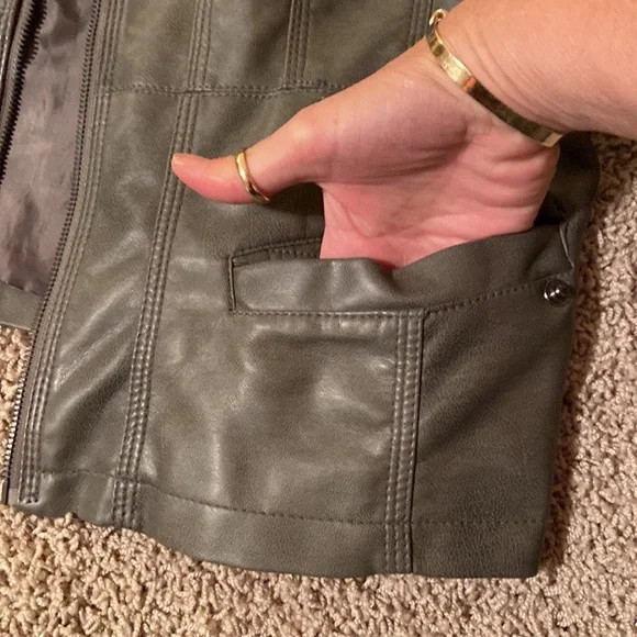 Roz & Ali dark grey pleather jacket - Picture 4 of 8